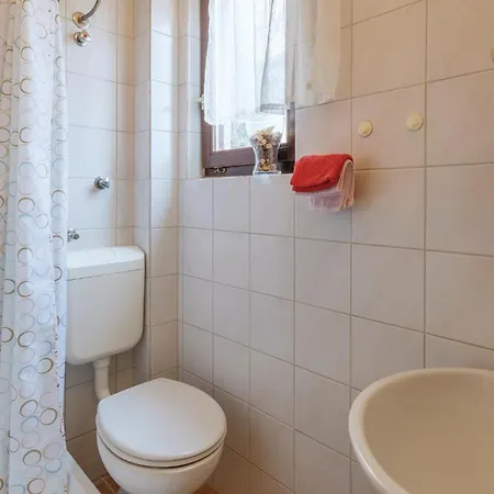 One-bedroom In アパート メドゥリン